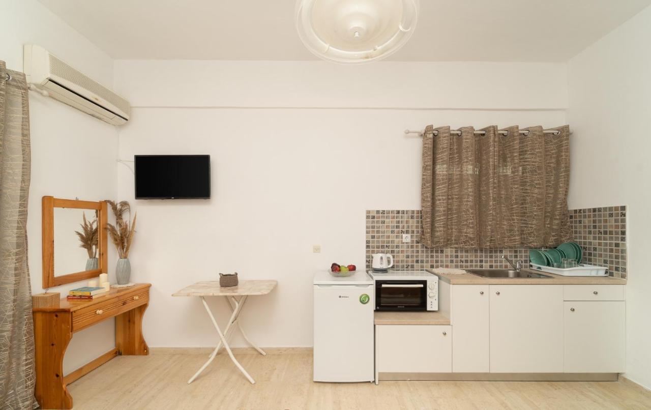 Tsimiklis Apartments Finikounta Luaran gambar