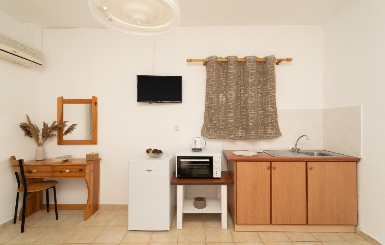 Tsimiklis Apartments Finikounta Luaran gambar