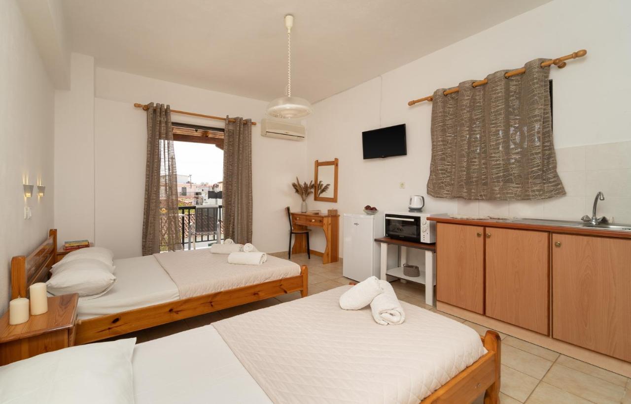 Tsimiklis Apartments Finikounta Luaran gambar