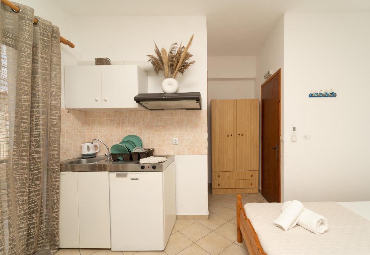 Tsimiklis Apartments Finikounta Luaran gambar