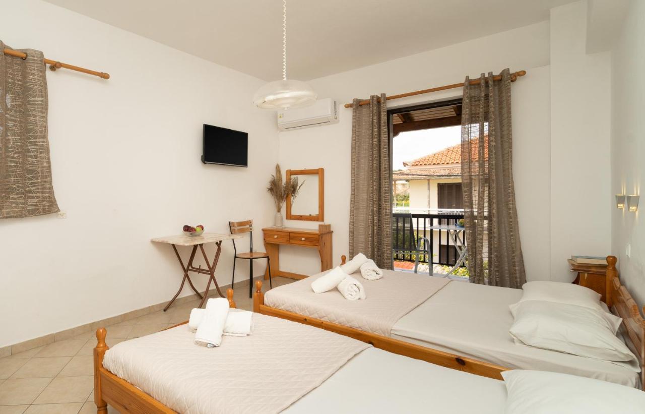 Tsimiklis Apartments Finikounta Luaran gambar