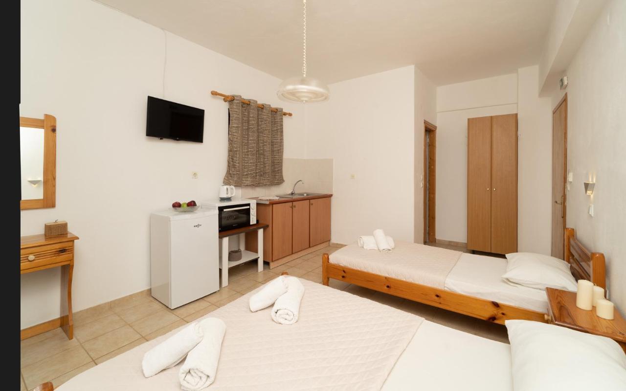 Tsimiklis Apartments Finikounta Luaran gambar
