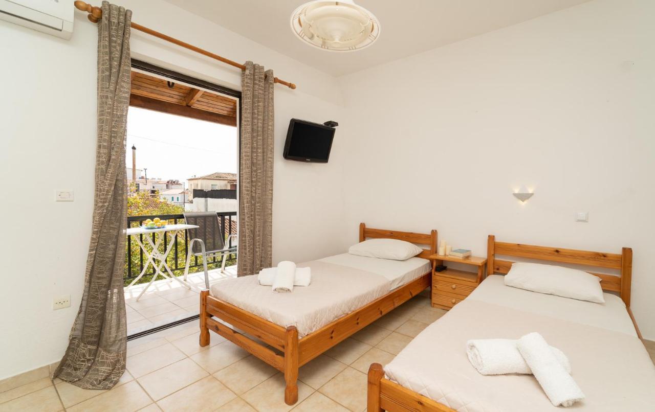 Tsimiklis Apartments Finikounta Luaran gambar
