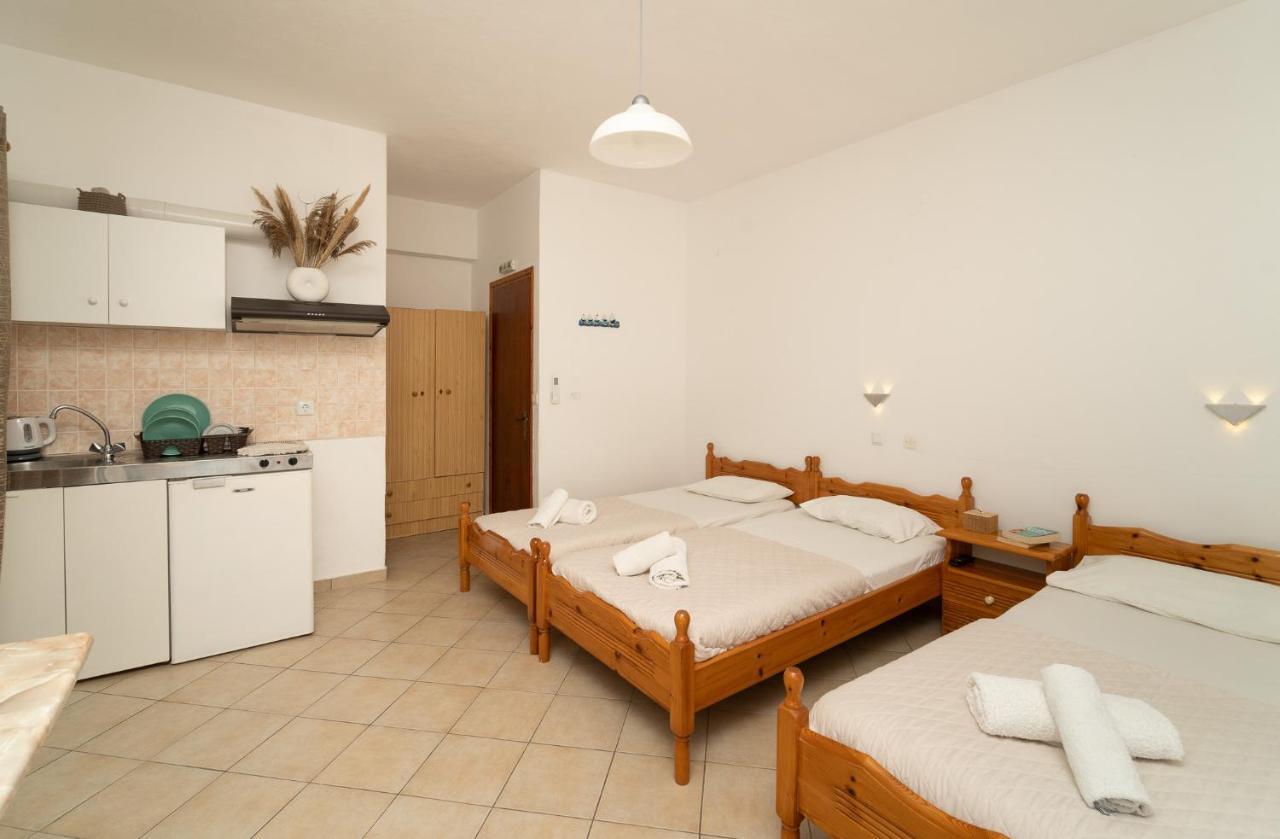 Tsimiklis Apartments Finikounta Luaran gambar