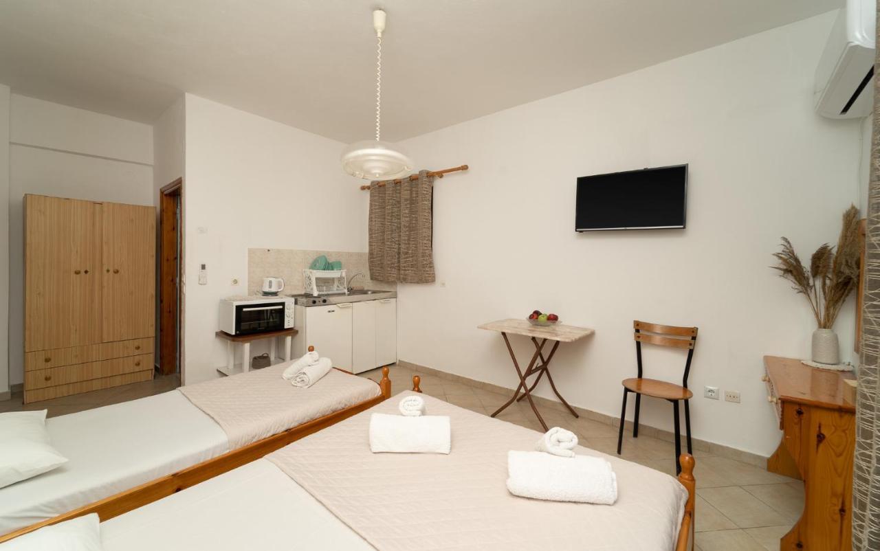 Tsimiklis Apartments Finikounta Luaran gambar