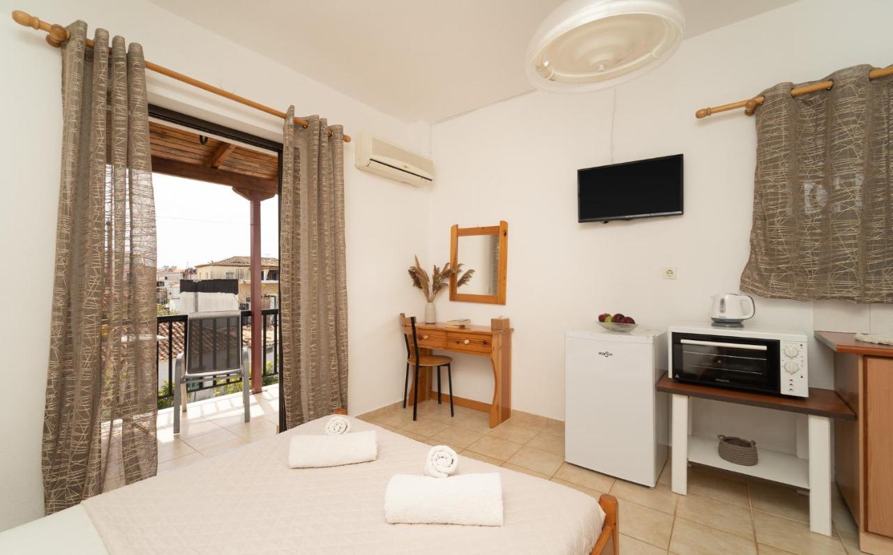 Tsimiklis Apartments Finikounta Luaran gambar